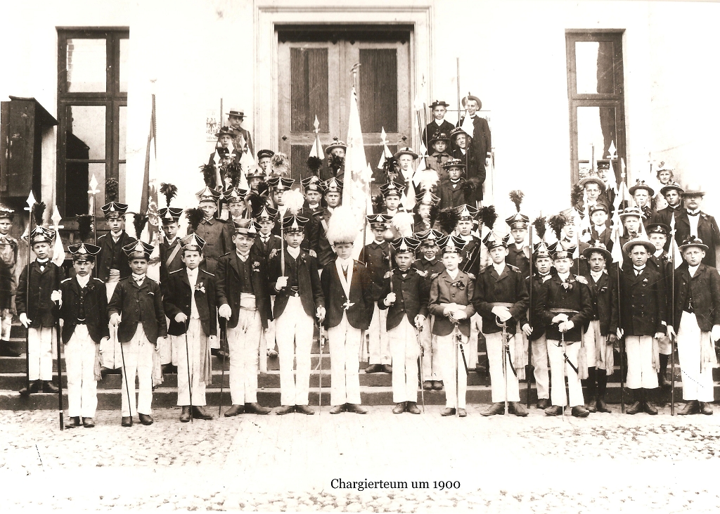 Vogelschießen Chargierteum um 1900
